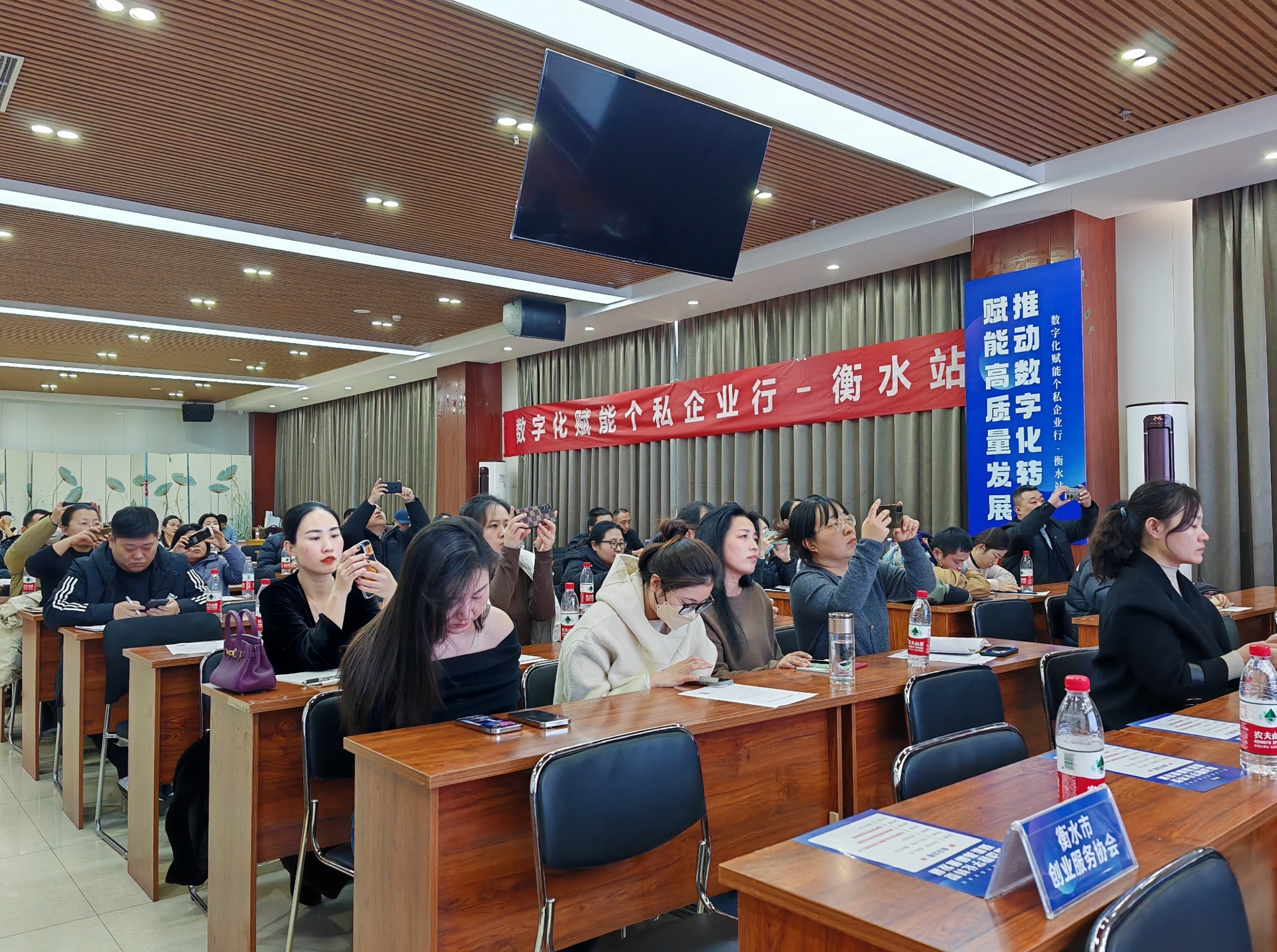 http://m.bklai.com/uploads/allimg/241201/14091C034-3.png
